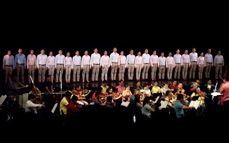 Philippine Madrigal Singers and Philippine Philharmonic Orchestra performing at the Tanghalang Nicanor Abellardo at the CCP Complex in Pasay City. Photo by Jj Ibarreta