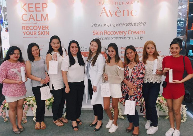 Beauty bloggers with Ms. Richelle Macapagal and Dr. Genie Yap!