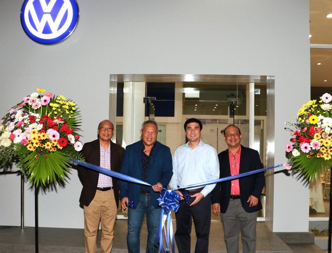 Ceremonial ribbon cutting with Greencars Mindanao Corporation Chairman of the Board Antonio Dela Fuente, City Mayor of Cagayan de Oro Oscar Moreno, Volkswagen Philippines President Felipe Estrella, and GMC President Felix Pungtod.