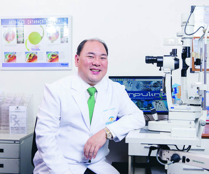  Asian Eye’s Cornea and Refractive Service Director Dr. Robert Ang