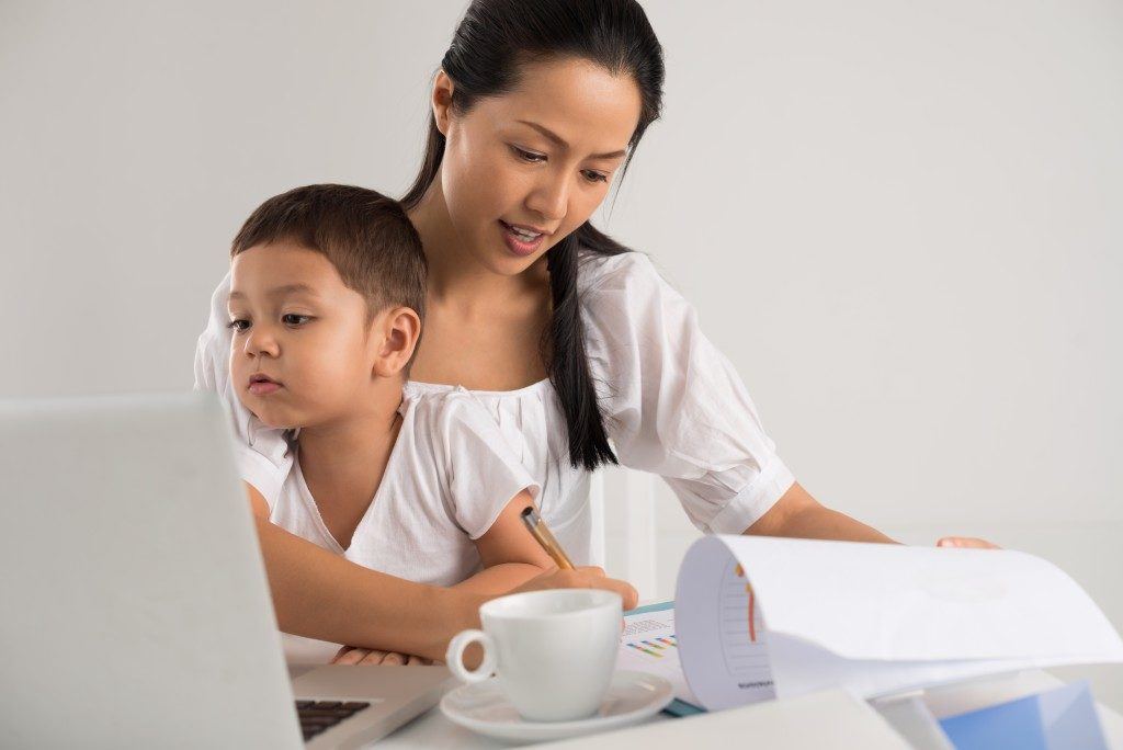 KEEP YOUR CHILDREN DISTRACTED WITH FUN AND EXCITING ACTIVITIES FOR SOME UNINTERRUPTED WORK.